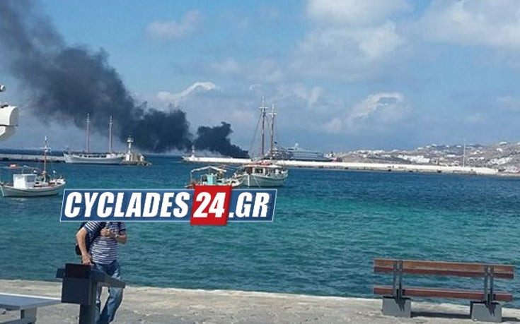 ΕΚΤΑΚΤΟ – Φωτιά σε θαλαμηγό στη Μύκονο, επιβάτες πήδηξαν στη θάλασσα